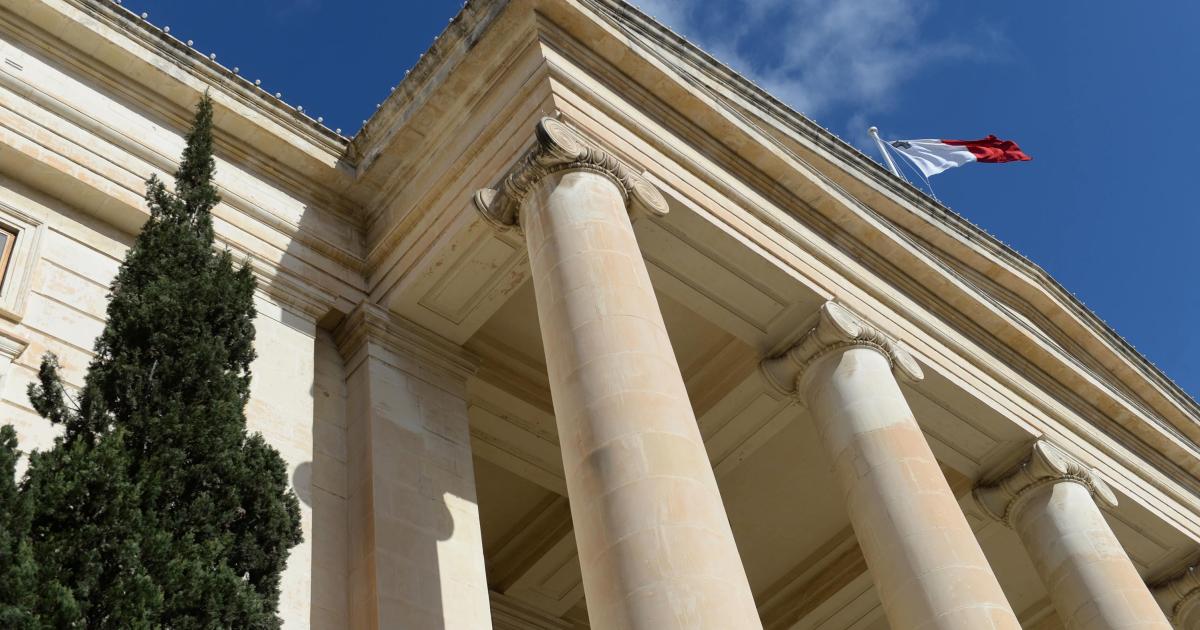 Naxxar'da Kebapçı Dükkanına Zarar Veren Adam Suçunu Kabul Etti