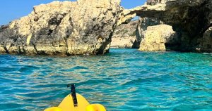 Komino'da Kaya Çökmesi: Çinli Turist Hayatını Kaybetti