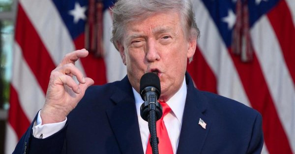 Trump'tan AB'ye Yüzde 100 Gümrük Vergisi Tehdidi