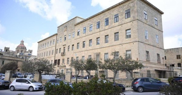 Valletta Sakinleri Evans Binası Otel Projesinin Yeniden Canlanmasına Tepki Gösterdi