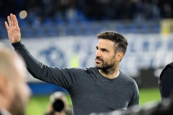 Barcelona, Flick'in halefi olarak Fabregas'ı düşünüyor