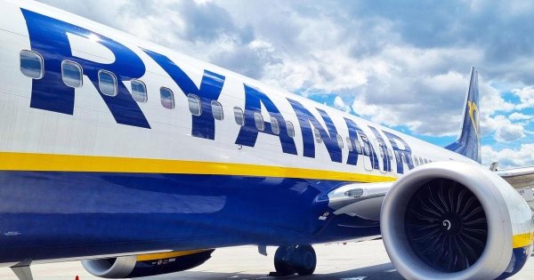 Ryanair Uçağında Pencere Kopması: Yolcu Neredeyse Dışarı Çekiliyordu