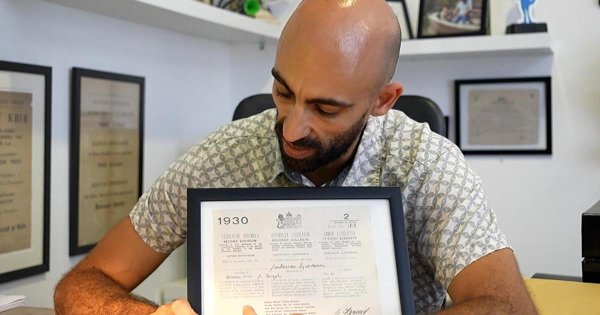 Malta'nın Siyasi Tarihini Poster Poster Kurtaran Adam