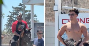 Mike O'Hearn ve Adam Sullivan, Għargħur'daki McDonald's Drive-Thru'da At Sırtında Görüldü