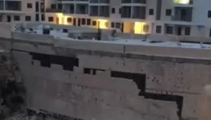 '%300 Tehlikesiz', ta ki temeller çökmeye başlayana kadar