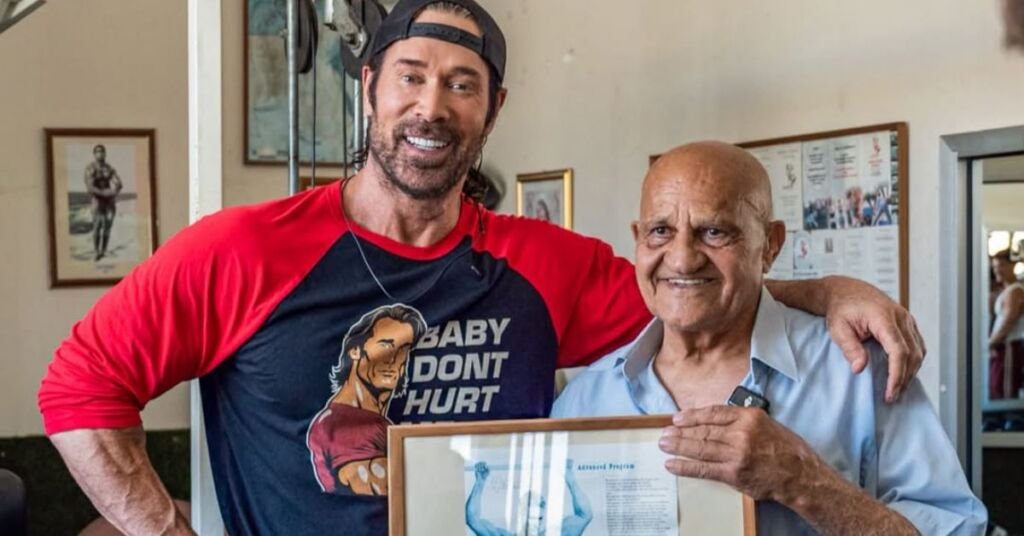 Mike O'Hearn, Malta'daki Spor Salonunda 1997 Tarihli Posterini Görünce Duygulandı