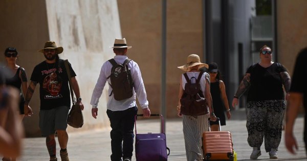 Valletta'da 'Kabus' Elektrik Kesintisi: Otel Misafirleri Plajda Uyudu