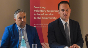 Bakanı 'göreve uygunsuz' olarak nitelendiren AIMS müdürü, sözleşmesiz ve görev tanımsız çalışıyor