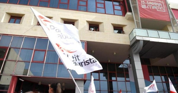 İşçi Partisi, Zabıta Memuruna Yönelik Olayın Ardından Meclis Üyesini Askıya Aldı