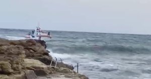 Gozo'da Dalgalı Denizde Mahsur Kalan İki Genç AFM Tarafından Kurtarıldı