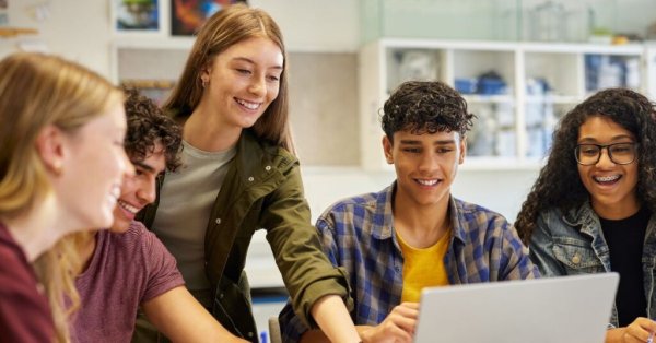 Knights College, Malta'daki Elektrik Kesintilerinde Öğrencilere Ücretsiz Çalışma Alanı Sunuyor