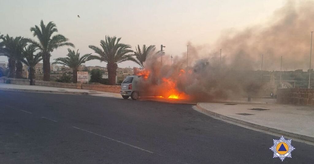 Għarb'de Araç Ate Alındı, İtfaiye Ekipleri Yangını Söndürdü