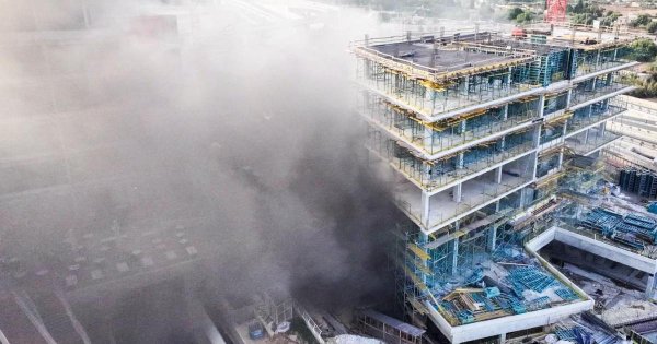 Malta Havalimanı yakınındaki SkyParks 2 inşaatında yangın çıktı