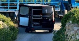 Marsaskala'da Bir Garajdaki Arabada Bir Kadın ve Bir Erkek Ölü Bulundu