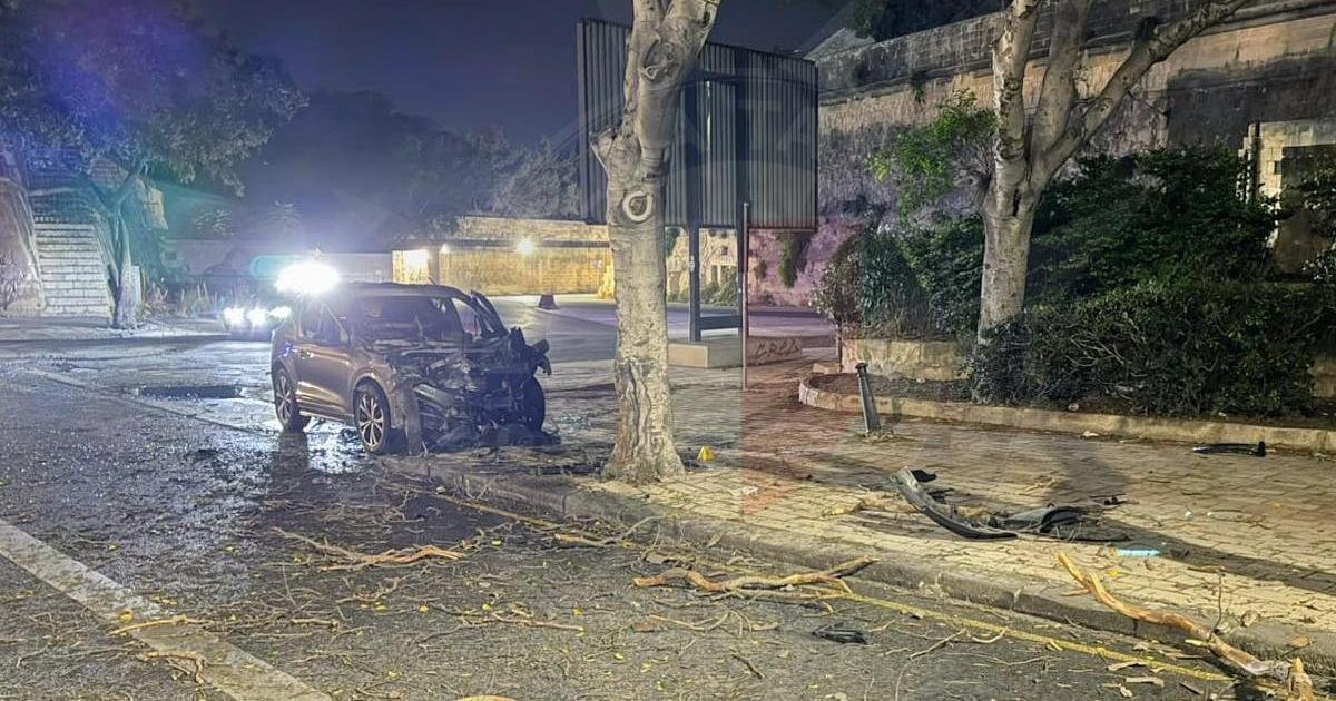 Floriana'da Gece Yarısı Korkunç Kaza: 36 Yaşındaki Sürücü Ağır Yaralı