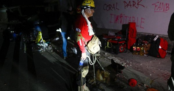 Kurtarma Ekipleri 8 Gündür Enkaz Altındaki Venezuelalı Adama Ulaşmaya Çalışıyor