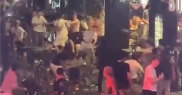 Paceville'de Sabaha Karşı 4'te Sandalye Savaşı: İki Grup Birbirine Girdi