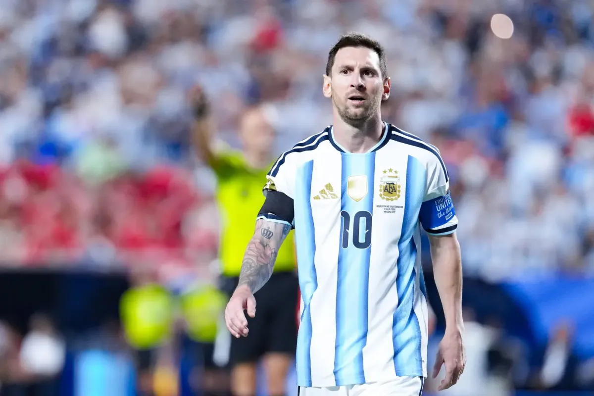 Lionel Messi, Arjantin formasını Roberto Baggio'ya hediye etti