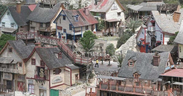 Popeye Köyü'ndeki Yasadışı Yapılar 30 Yıllık Süreçten Sonra Düzenlendi
