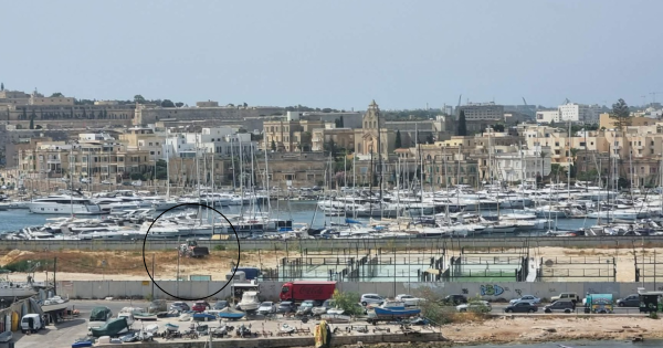 Manoel Adası'nda Padel Kortları İnşaatı Protestonun Ardından Yeniden Başladı