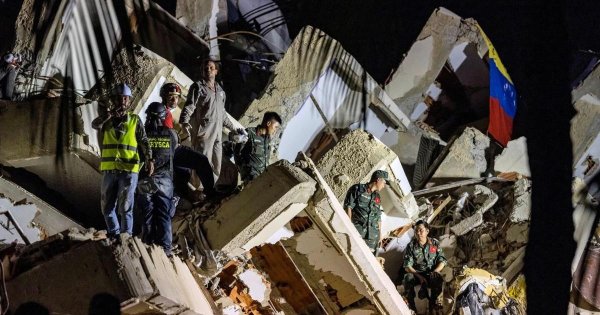 Venezuela'daki Çifte Depremde Enkaz Altında 30 Saat Geçiren Adamı Gönüllüler Kurtardı