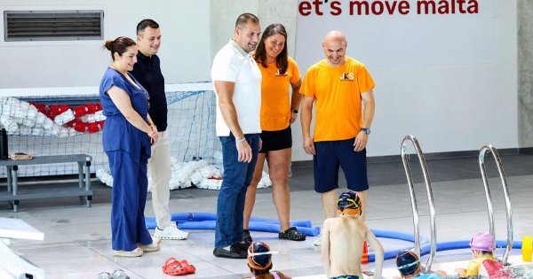Abela: Ücretsiz yüzme dersleri pilot projesi tüm ülkeye yayılacak
