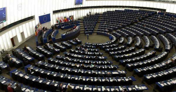 AB Parlamentosu'ndan Çocuk İstismarı Tarama Kurallarına Uzatma