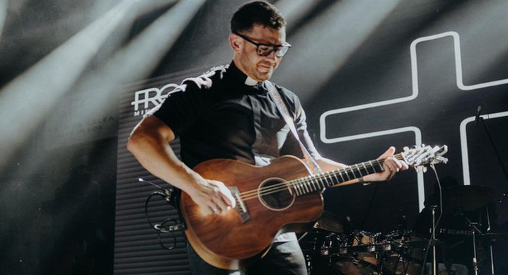 Fr Rob Galea Bu Pazar Qala Meydanı'nda Konser Verecek