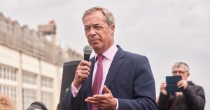 Nigel Farage Parlamentodan İstifa Etti ama Yeniden Seçimlere Katılacak