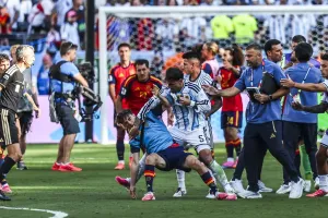 FIFA, Leandro Paredes'in Dünya Kupası Finali Sonrası Kırmızı Kart Görmediğini Doğruladı