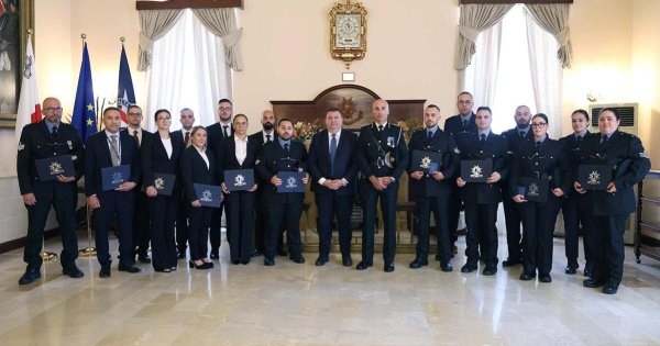 İçişleri Bakanı, Kamu Güvenliği Kaygıları Nedeniyle Yerel Toplulukları Ziyaret Edecek