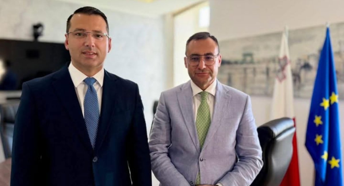 Robert Abela, Konrad Mizzi'nin Yardımcısını Tekrar Terfi Ettirdi