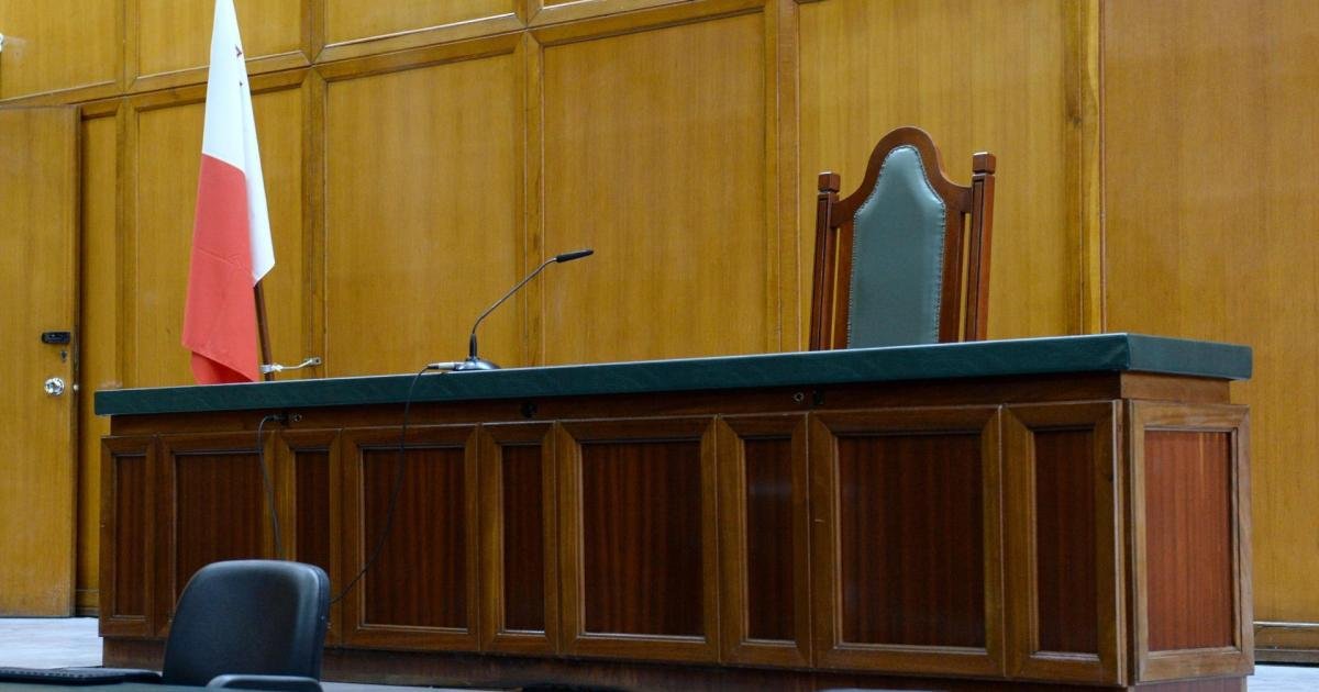 Park Halindeki Araçtan 2.300 Euro Çalan Adama Ertelenmiş Hapis