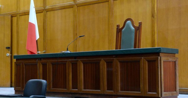 Park Halindeki Araçtan 2.300 Euro Çalan Adama Ertelenmiş Hapis