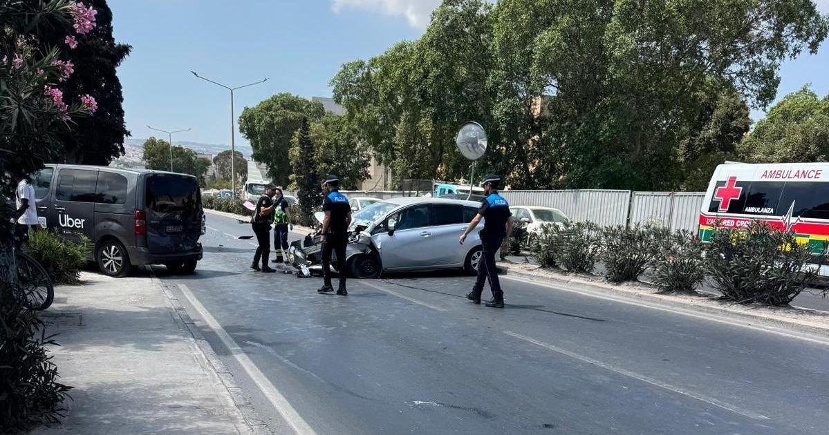 Paola'da İki Araç Çarpıştı
