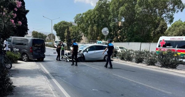 Paola'da İki Araç Çarpıştı