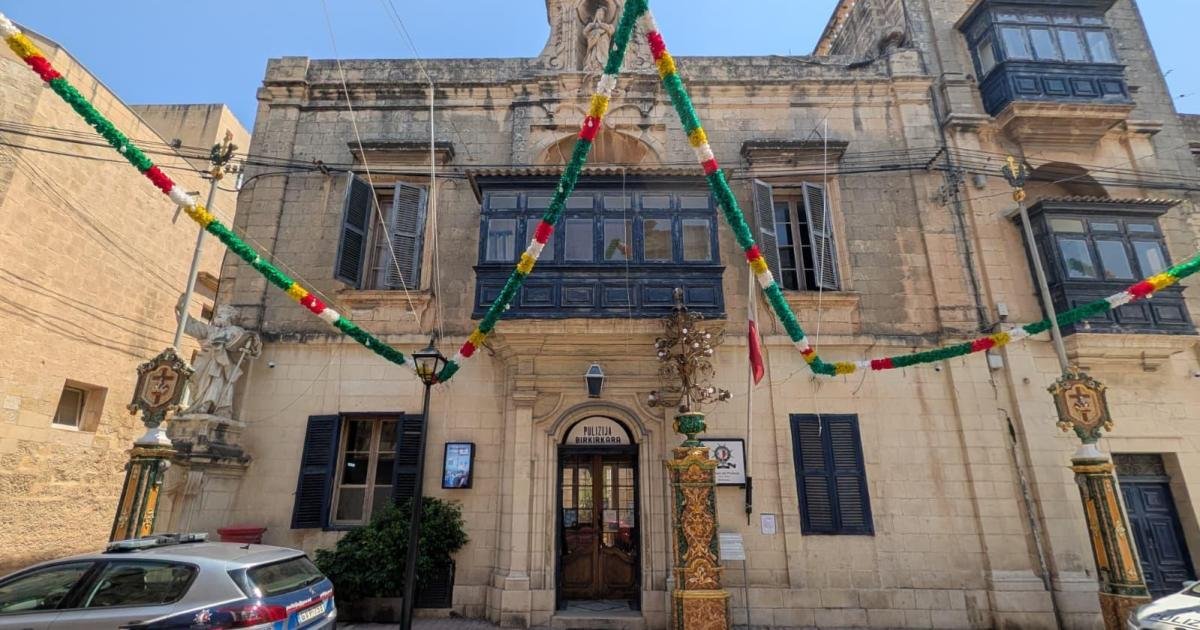 Birkirkara Karakolu havuzlu pansiyon oluyor, yeni yeri henüz belli değil