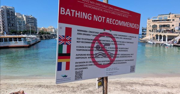 St George's Bay ve Balluta, Malta'nın En Kirli Plajları Oldu