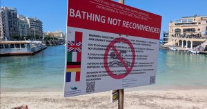 St George's Bay ve Balluta, Malta'nın En Kirli Plajları Oldu