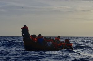 Tajoura Kıyısında Tekne Batıyor, 11 Göçmenenin Cesedi Kurtarıldı