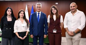 Meclis Başkanı Parlamento Etrafındaki Bariyerler İçin 'Daha Uygun Bir Çözüm' Sözü Verdi