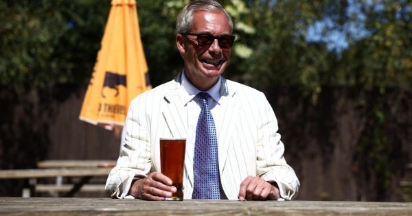 Nigel Farage, UK'deki Seçimde Zaferini Açıkladı