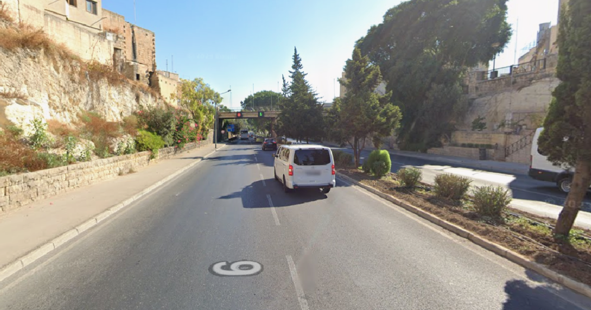 Dicembru 13 Yolu Trafik Kapanışına Uğradı