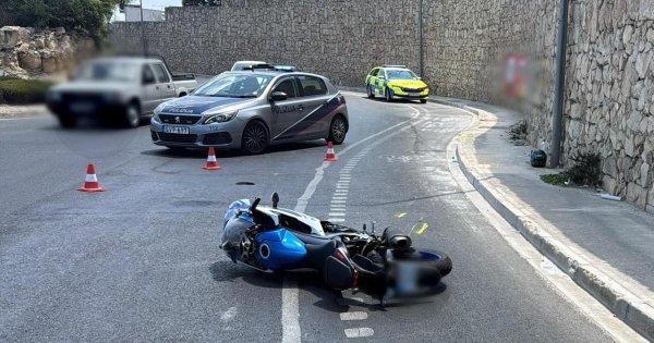 Kıyı Yolu Kazasında Motosikletçi Ciddi Yaralandı