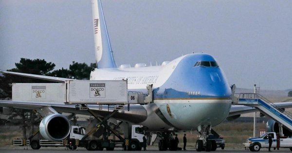Trump'ın İran Tehdidi Nedeniyle Gizlice Air Force One'dan İndirilmesi