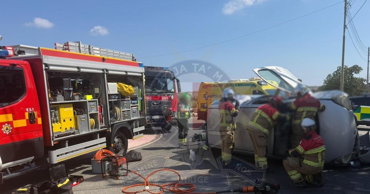 Burmarrad'da Araç Devrildi: İki Kişi Yaralandı