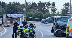 Ħal Far Yolu'nda Korkunç Kaza: Cezaevi Aracı ile Kamyonet Çarpıştı, 6 Kişi Hastanelik Oldu