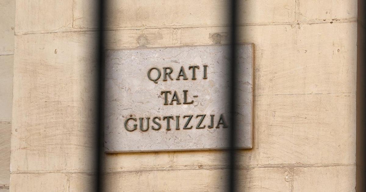 Mahkeme, çekleri sahte imzalayan kamu görevlisinin hapis cezasını onadı
