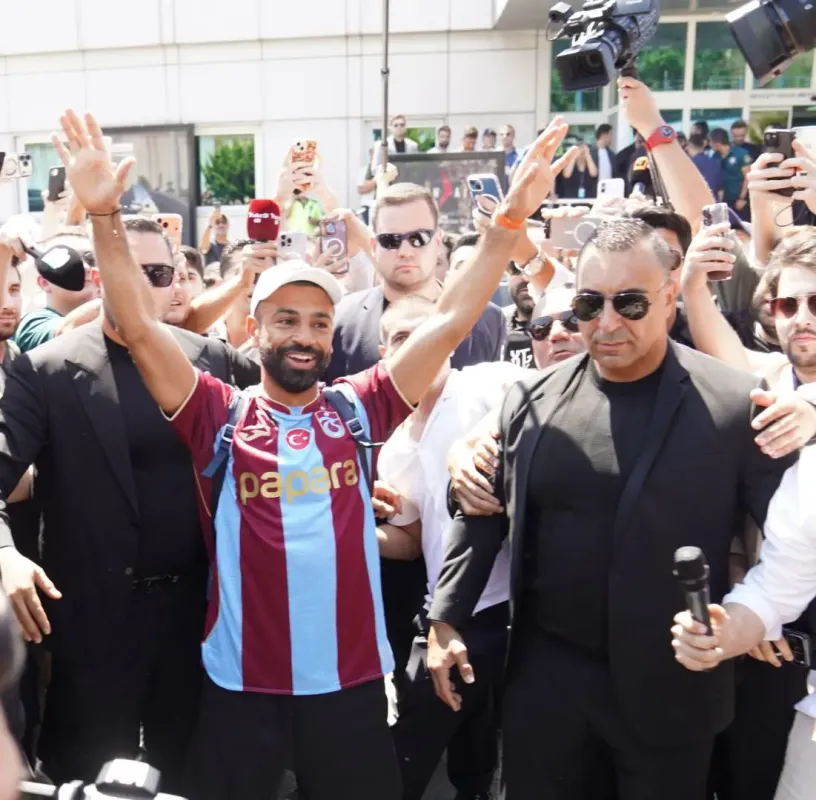 Salah İstanbul'a Geldi, Trabzonspor'la İki Yıllık Anlaşma İmzalayacak