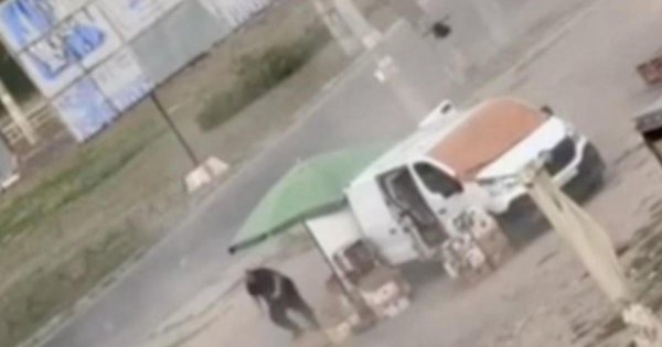 Rus Drone'u Sebze Satıcısını Kovaladı, Ardından Patladı